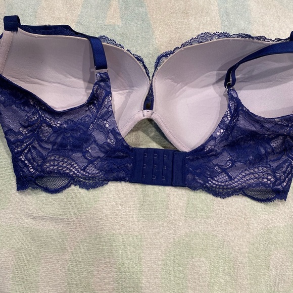 Blue lace push up bra - Picture 2 of 3